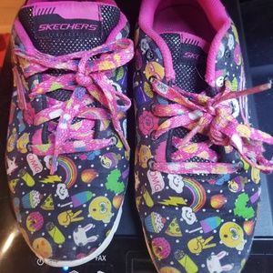 Girl sketchers